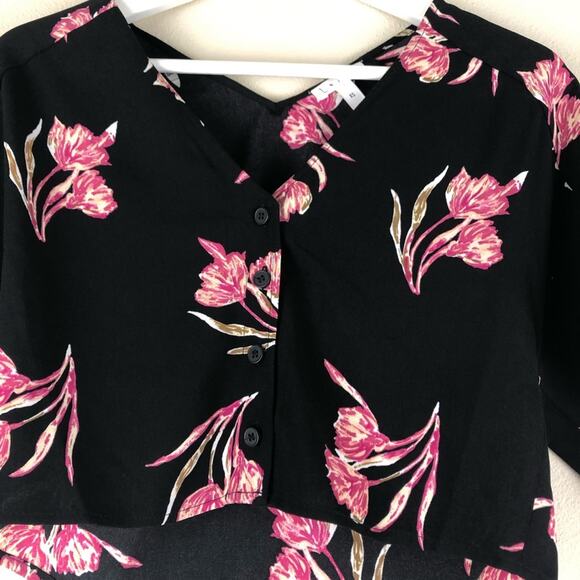 LEITH Black Pink Floral Crop Top Summer XS Buttons NWT Cropped V-Neck Flutter - Picture 2 of 4